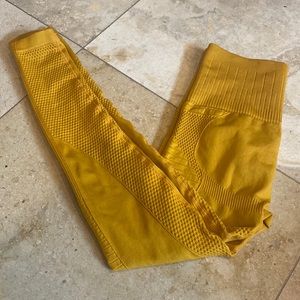 Svelte Belle leggings.